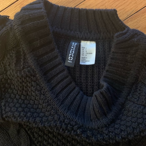 Black Sweated Sz L by Divided H&M - Picture 2 of 4
